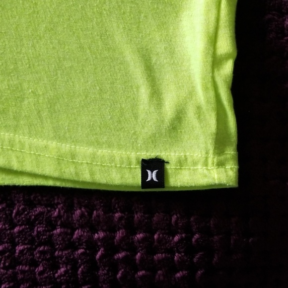 Hurley Graphic Tee - Girls size 6 euc like new - Picture 4 of 5